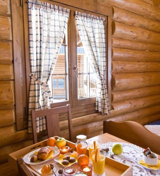 샬레, Sfendamos Wood Village