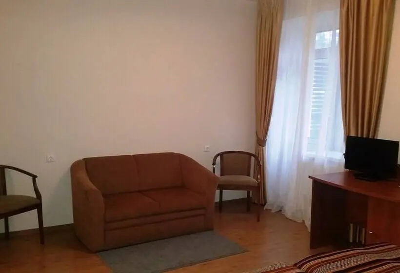 اتاق راحتی سه تخته, Dom Tvorchestva Arkhitektor
