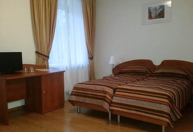 اتاق راحتی سه تخته, Dom Tvorchestva Arkhitektor