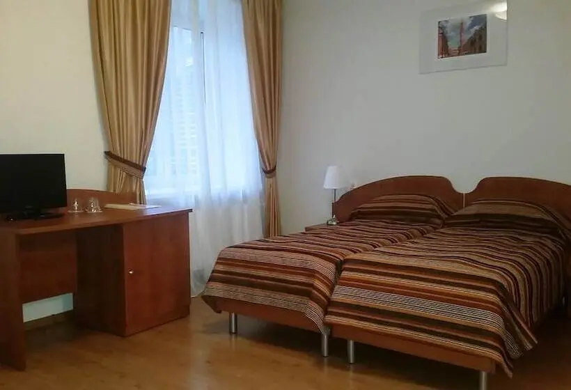 اتاق راحتی سه تخته, Dom Tvorchestva Arkhitektor