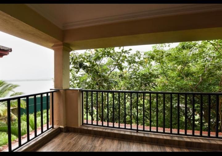 Люкс Премиум, Raposo Resorts