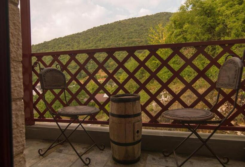 غرفة قياسية, Meliteion Traditional