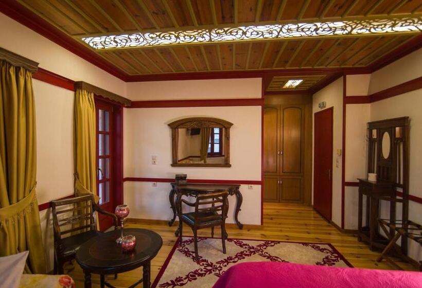 غرفة قياسية, Meliteion Traditional