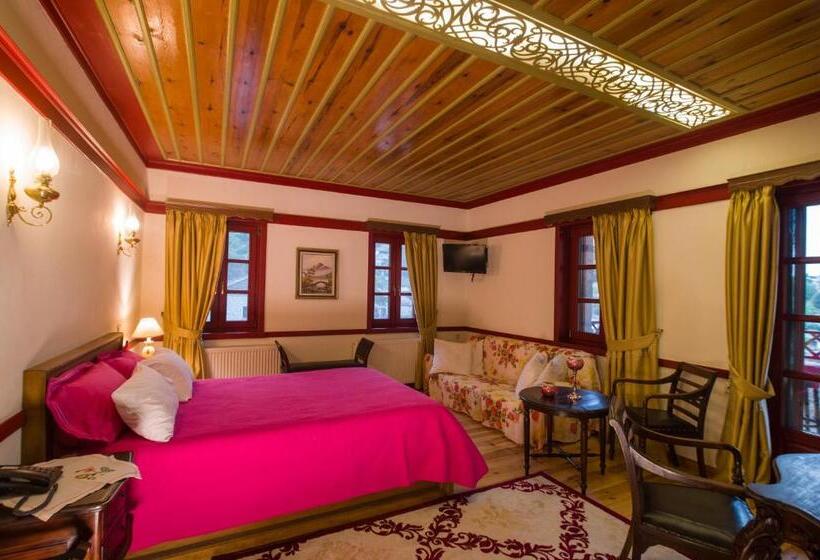 غرفة قياسية, Meliteion Traditional