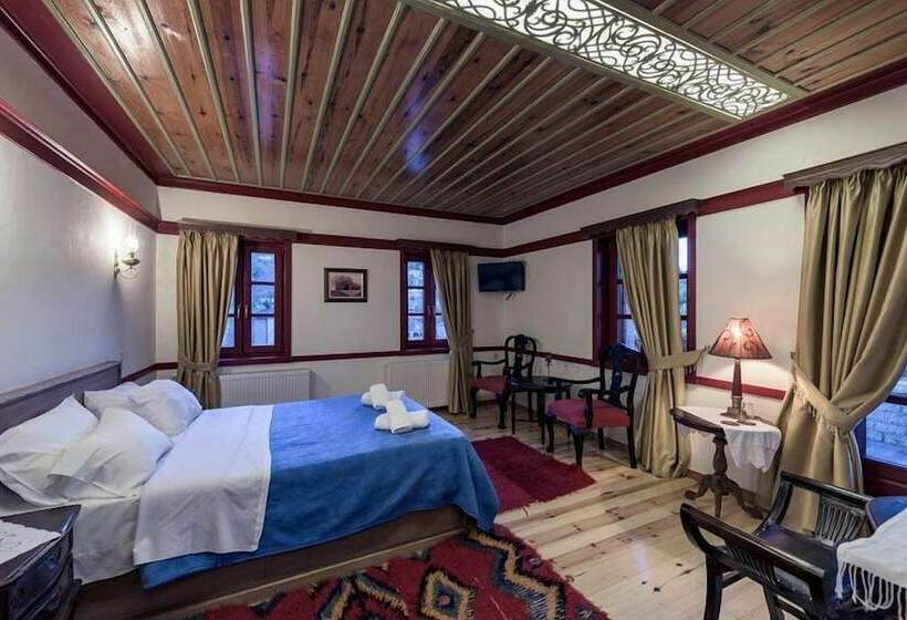 غرفة قياسية, Meliteion Traditional