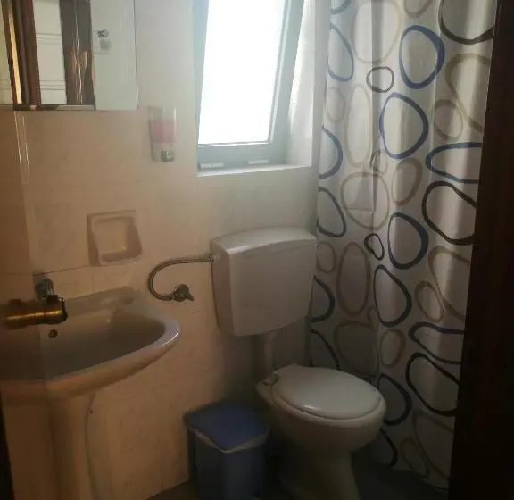 استودیوی استاندارد, Scorpios Family Rooms