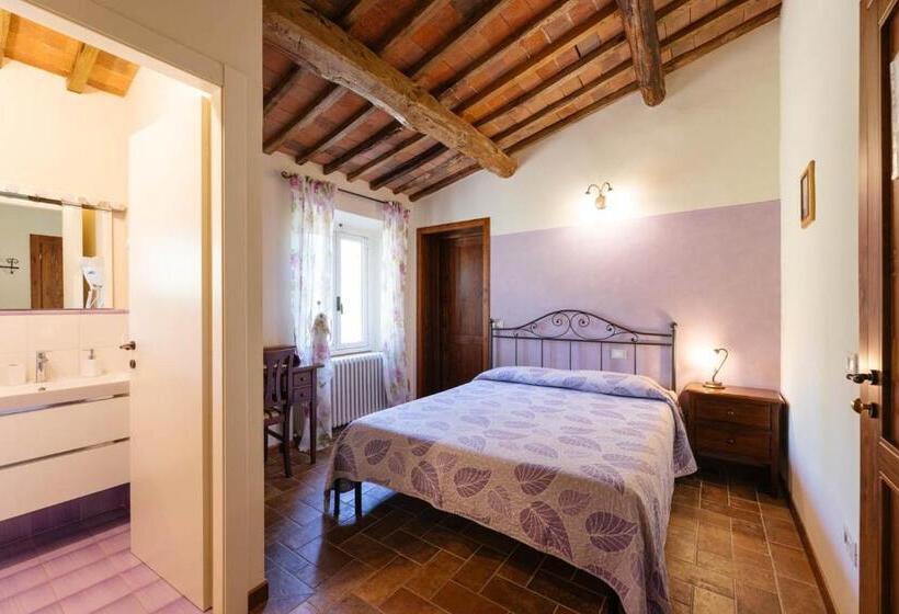 آپارتمان یک خوابه با دری مشترک که هال را جدا می کند., Agriturismo Villa Bracali