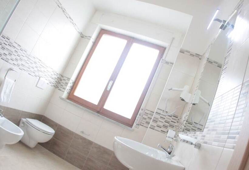 غرفة قياسية, A Mantia