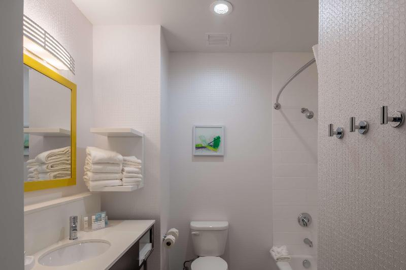 带大床的标准间, Hampton Inn & Suites Dallas/plano Central