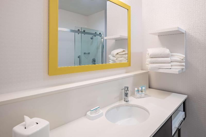 带大床的标准间, Hampton Inn & Suites Dallas/plano Central