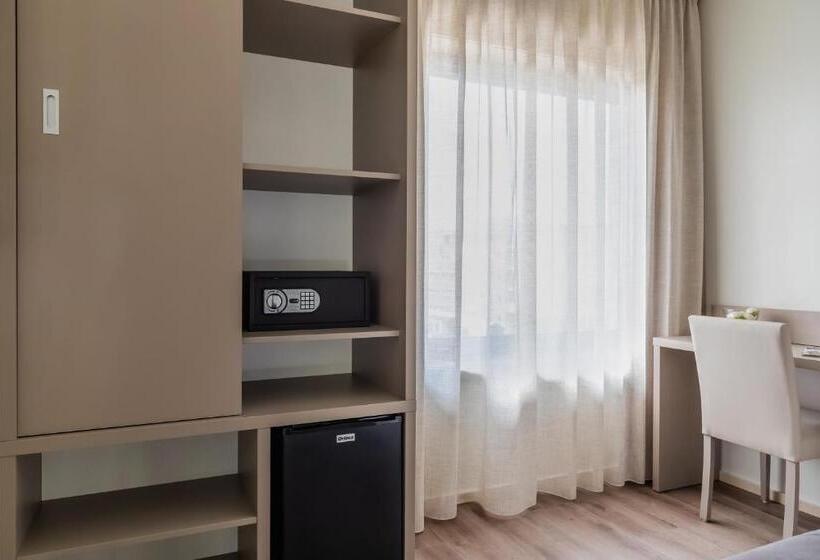 Quarto Familiar, Oporto Airport & Business
