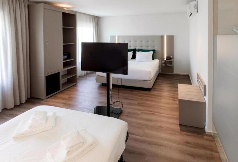 اتاق خانوادگی, Oporto Airport & Business