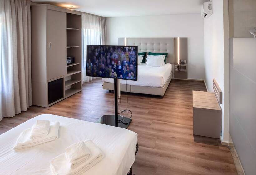 اتاق خانوادگی, Oporto Airport & Business