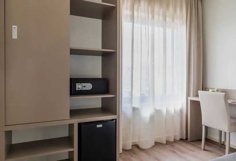 اتاق خانوادگی, Oporto Airport & Business