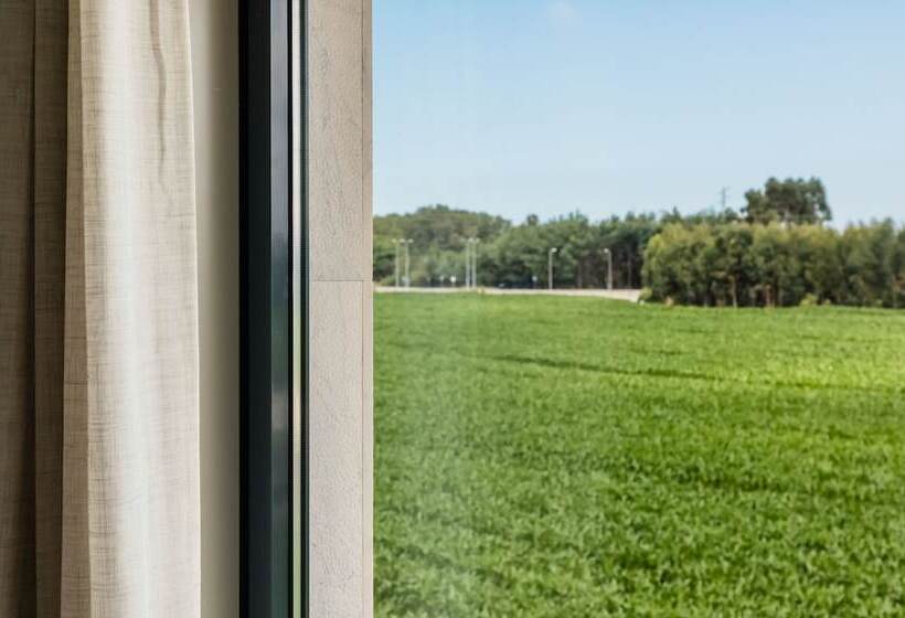 Quarto Familiar, Oporto Airport & Business