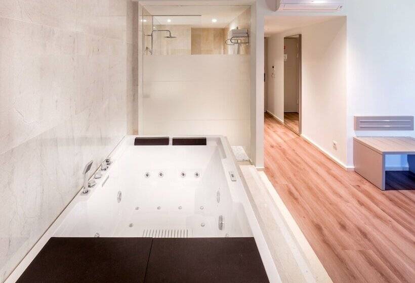 سوئیت پریمیوم, Oporto Airport & Business