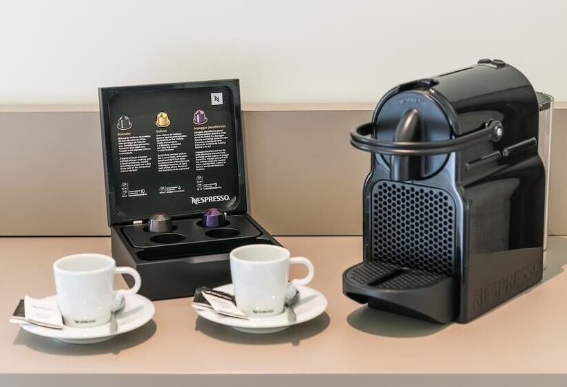 سوئیت پریمیوم, Oporto Airport & Business