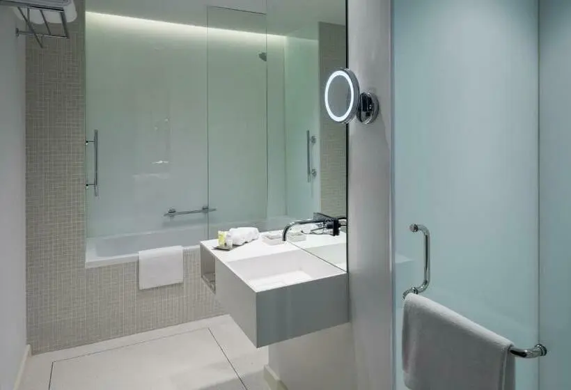 キングサイズベッドのスイートルーム, Staybridge Suites Al Khobar, An Ihg