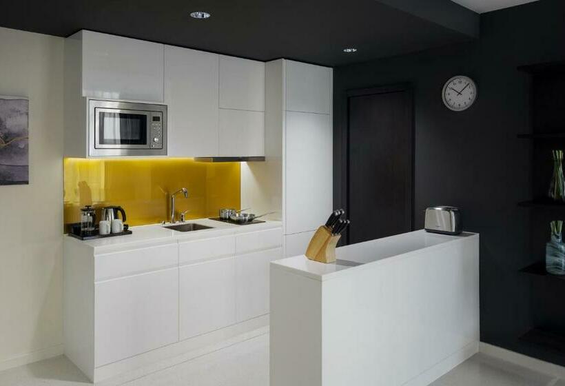 带大床的套房, Staybridge Suites Al Khobar, An Ihg