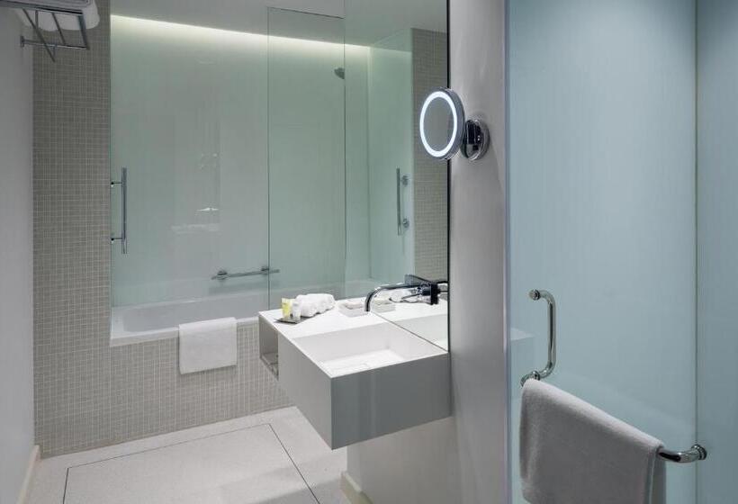 带大床的标准工作室, Staybridge Suites Al Khobar, An Ihg