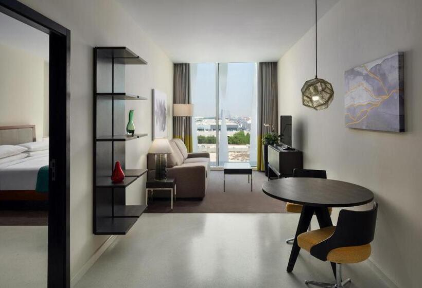 キングサイズベッドのスイートルーム, Staybridge Suites Al Khobar, An Ihg