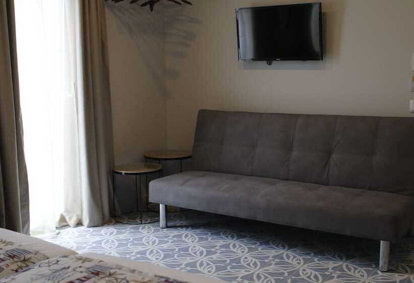 اتاق استاندارد سه نفره, Royal Beach Hostel