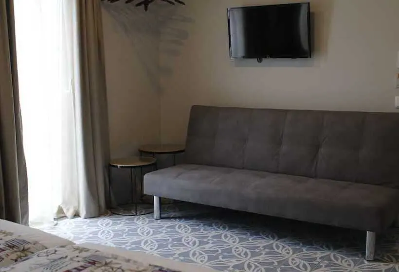 اتاق استاندارد سه نفره, Royal Beach Hostel