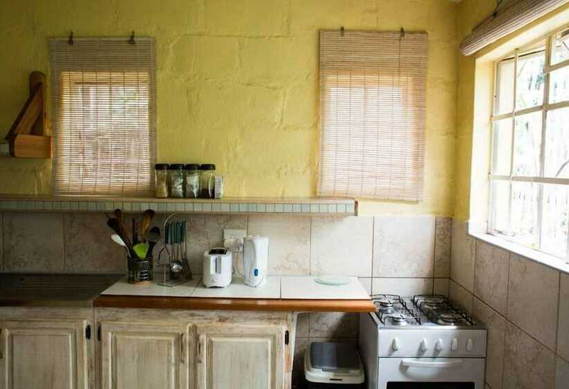 سوییت خانوادگی, Veki S Village Cottages