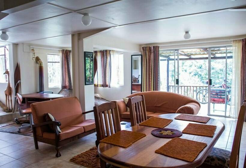 سوییت خانوادگی, Veki S Village Cottages