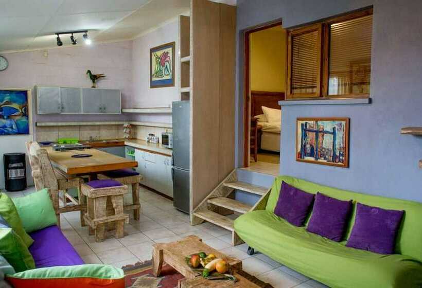 سوییت خانوادگی, Veki S Village Cottages