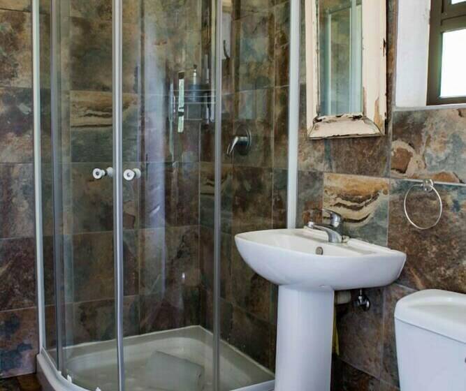 سوییت خانوادگی, Veki S Village Cottages