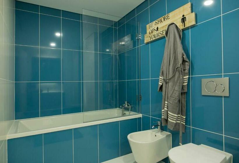 آپارتمان 1 خوابه, You And The Sea