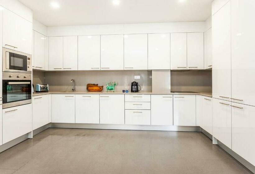 آپارتمان 1 خوابه, You And The Sea