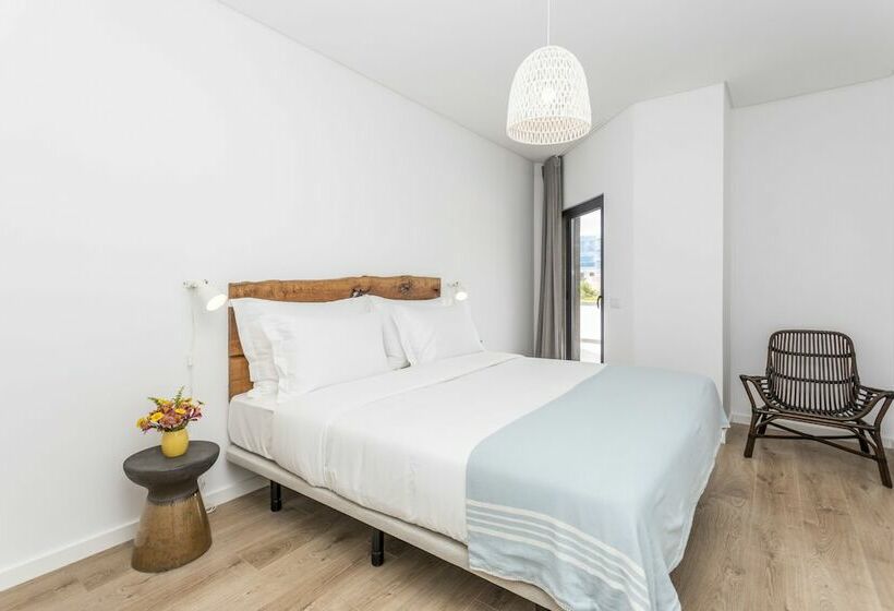 آپارتمان 1 خوابه, You And The Sea