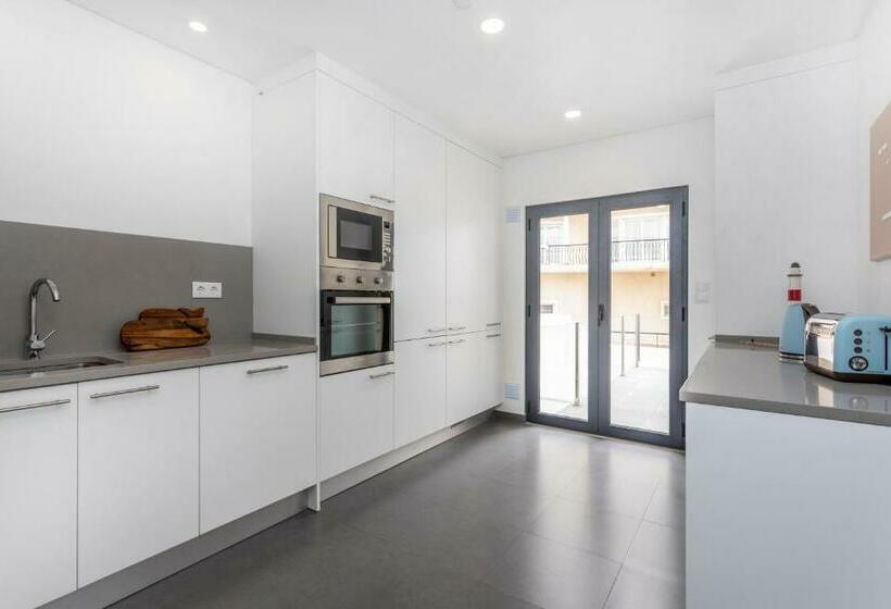 آپارتمان 2 خوابه, You And The Sea