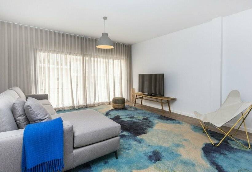 آپارتمان 2 خوابه, You And The Sea