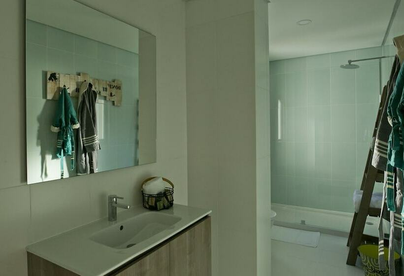 آپارتمان 2 خوابه, You And The Sea