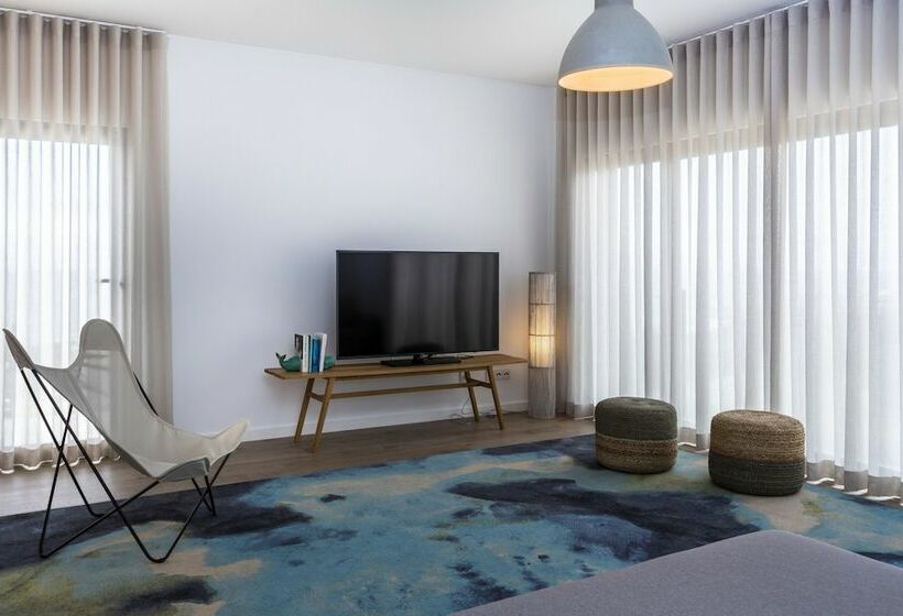 آپارتمان 3 خوابه, You And The Sea