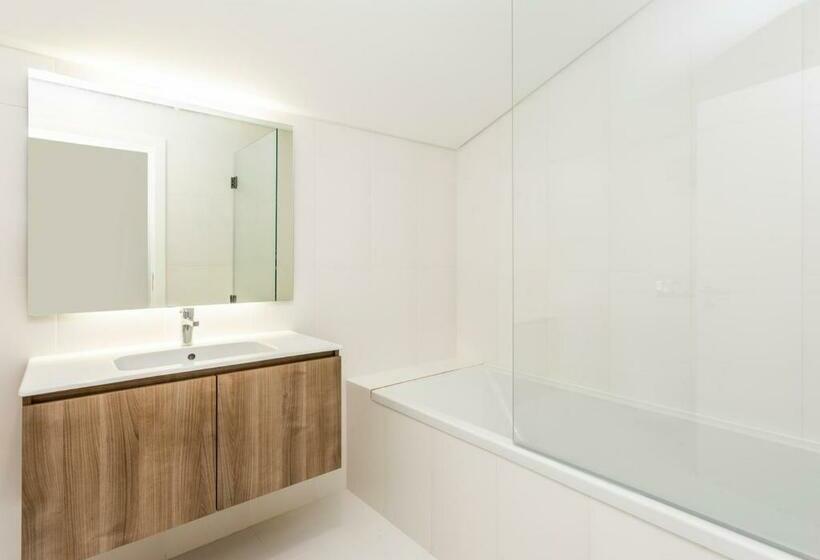 آپارتمان 4 خوابه, You And The Sea