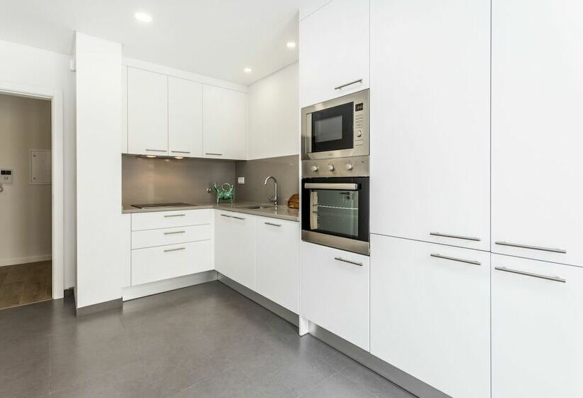 آپارتمان 4 خوابه, You And The Sea