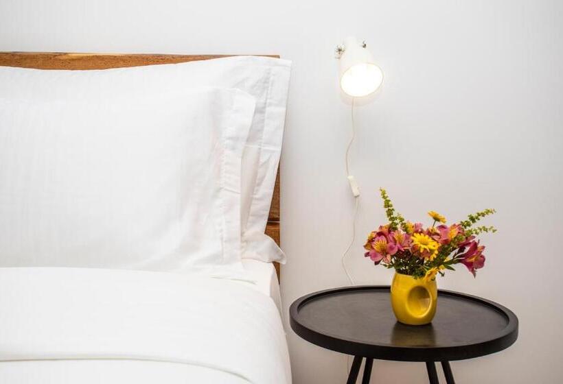 آپارتمان خانوادگی, You And The Sea