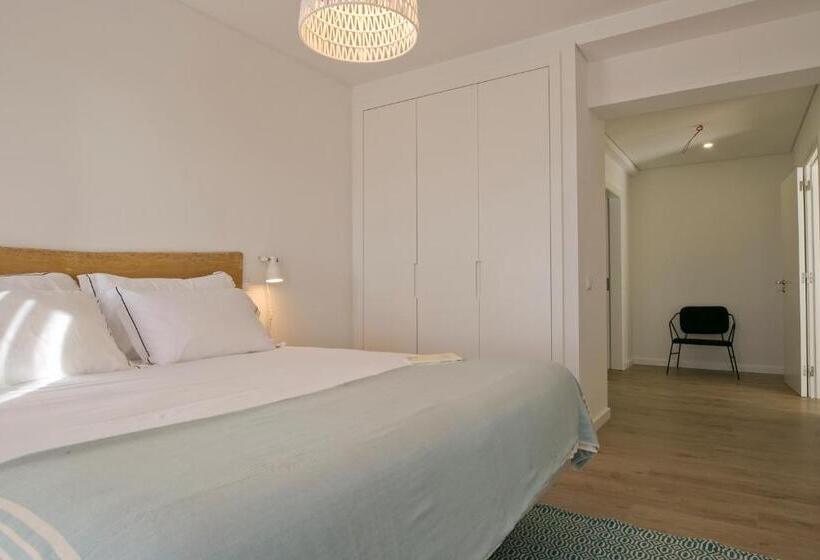 آپارتمان خانوادگی, You And The Sea