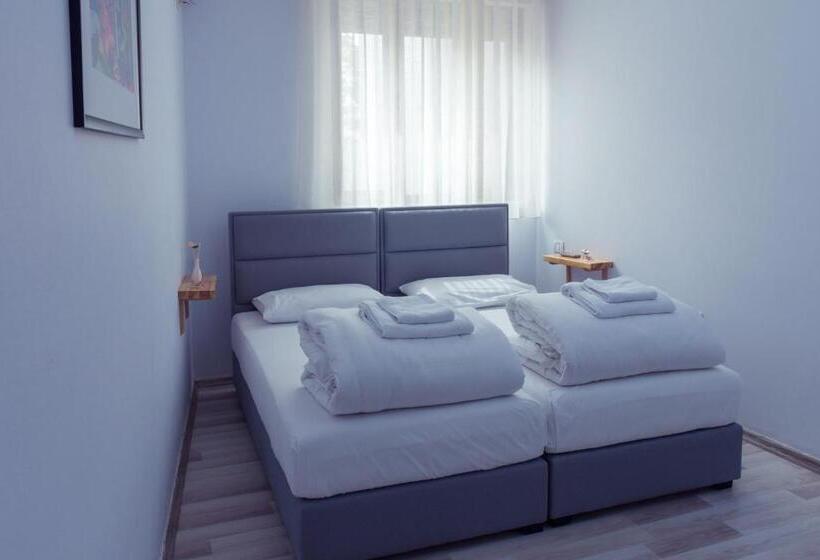 חדר סטנדרט, Art Hostel