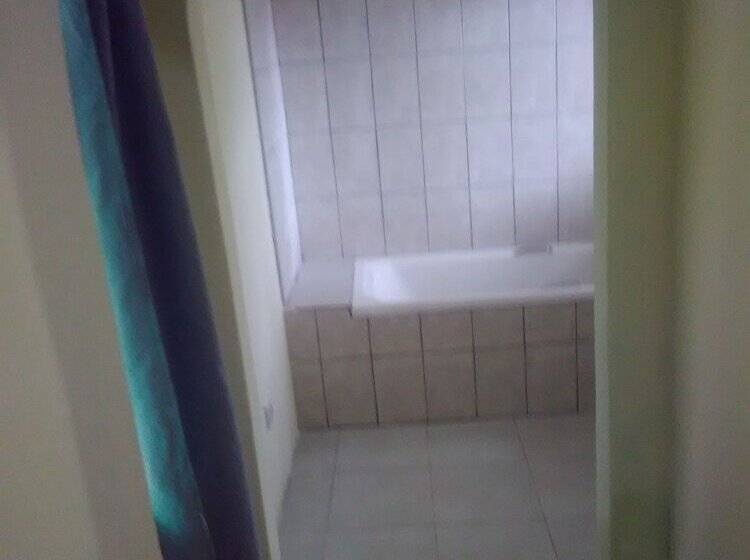 اتاق عادی, Breeze Guest House