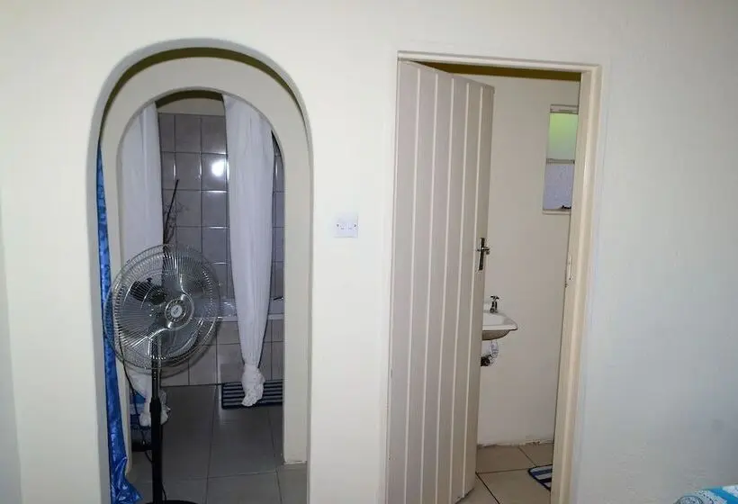 اتاق عادی, Breeze Guest House