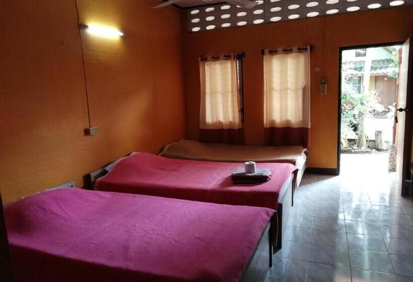 スタンダードトリプルルーム, Chian House