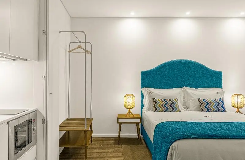 استودیوی استاندارد, 296 Heritage Apartments
