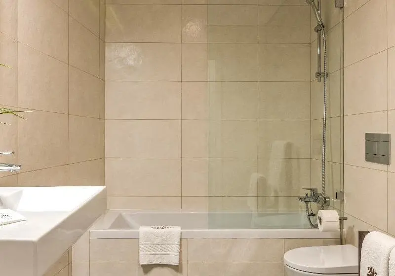 استودیوی استاندارد, 296 Heritage Apartments