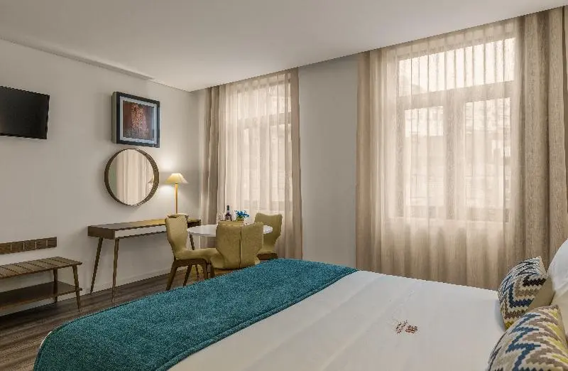 استودیوی استاندارد, 296 Heritage Apartments