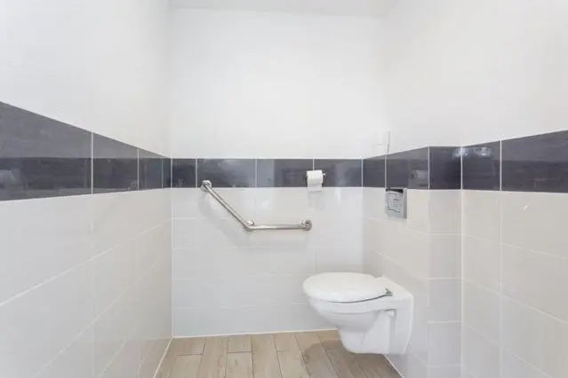 身障者適用スタンダードルーム, Brit Hotel Confort Manosque Cadarache